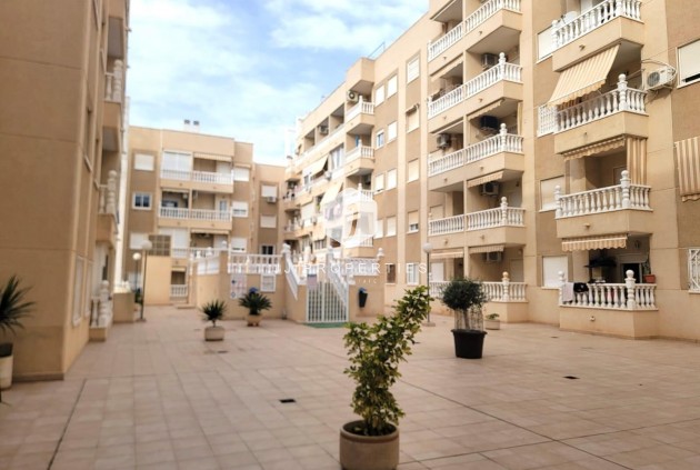 Z drugiej ręki - Mieszkanie w bloku -
Torrevieja - Playa del Cura