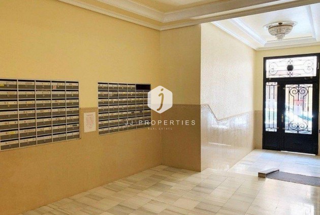 Z drugiej ręki - Mieszkanie w bloku -
Torrevieja - Playa del Cura