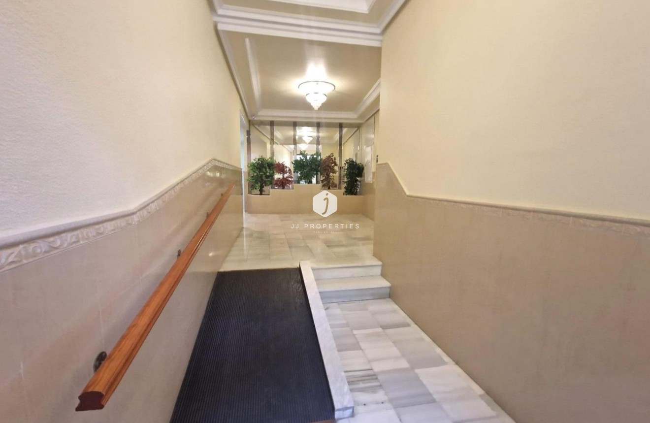 Z drugiej ręki - Mieszkanie w bloku -
Torrevieja - Playa del Cura