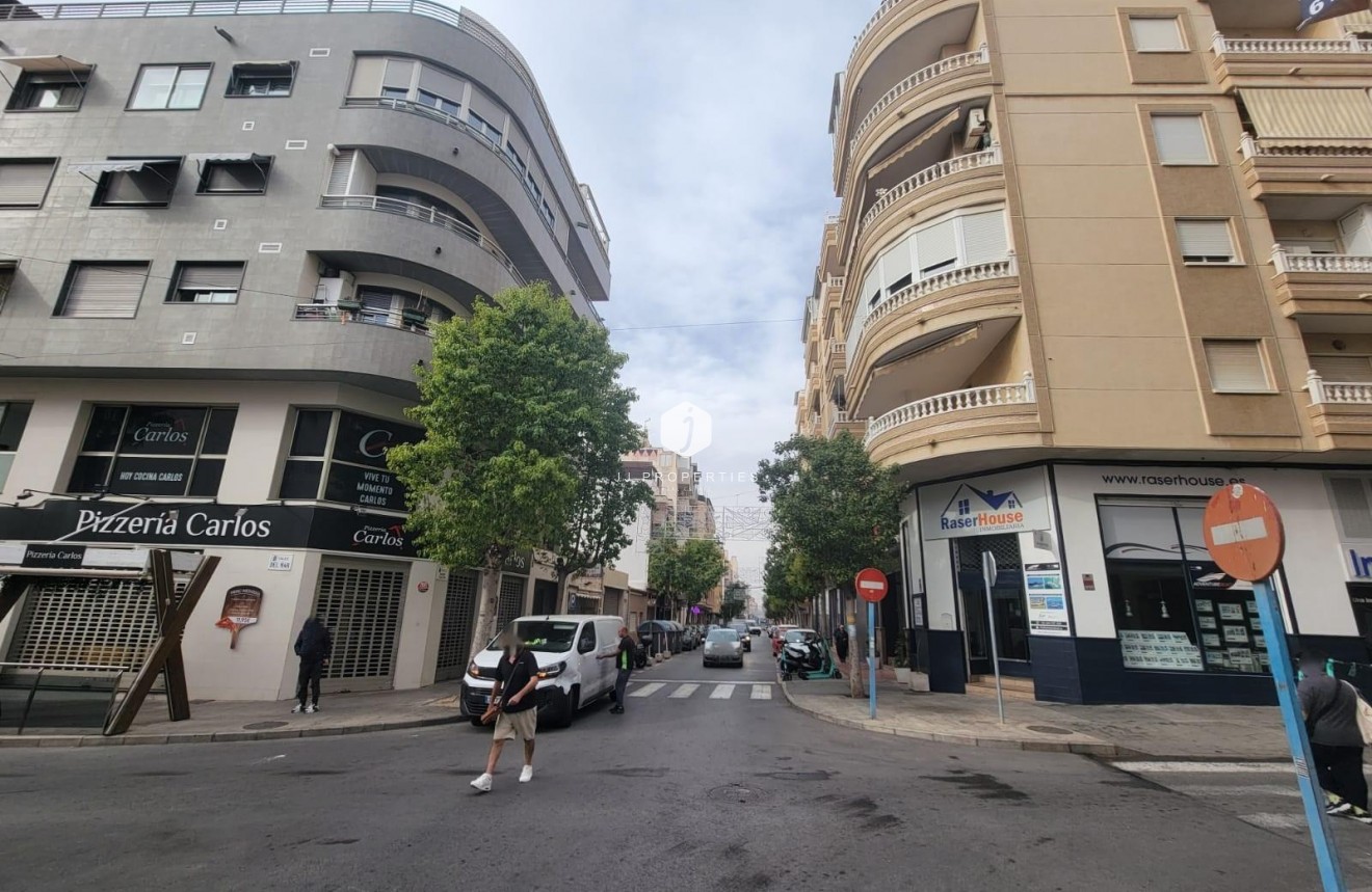 Z drugiej ręki - Mieszkanie w bloku -
Torrevieja - Playa del Cura