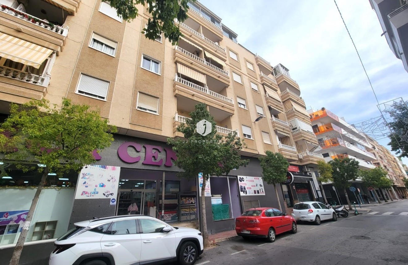 Z drugiej ręki - Mieszkanie w bloku -
Torrevieja - Playa del Cura