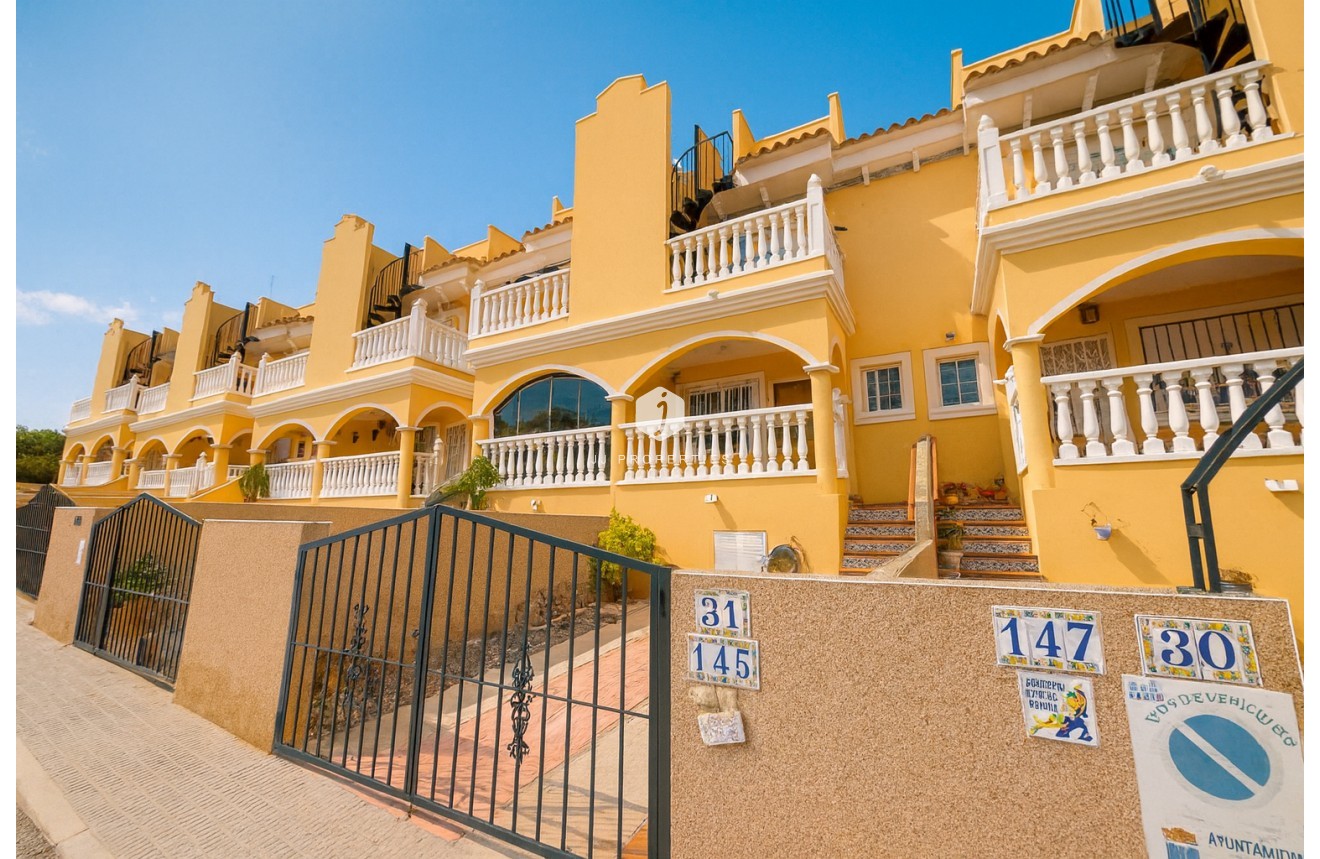 Z drugiej ręki - Szalet -
Algorfa - Inland