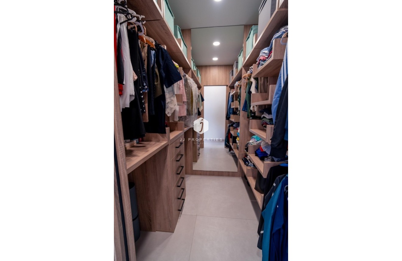 Z drugiej ręki - Villa -
Algorfa - Inland