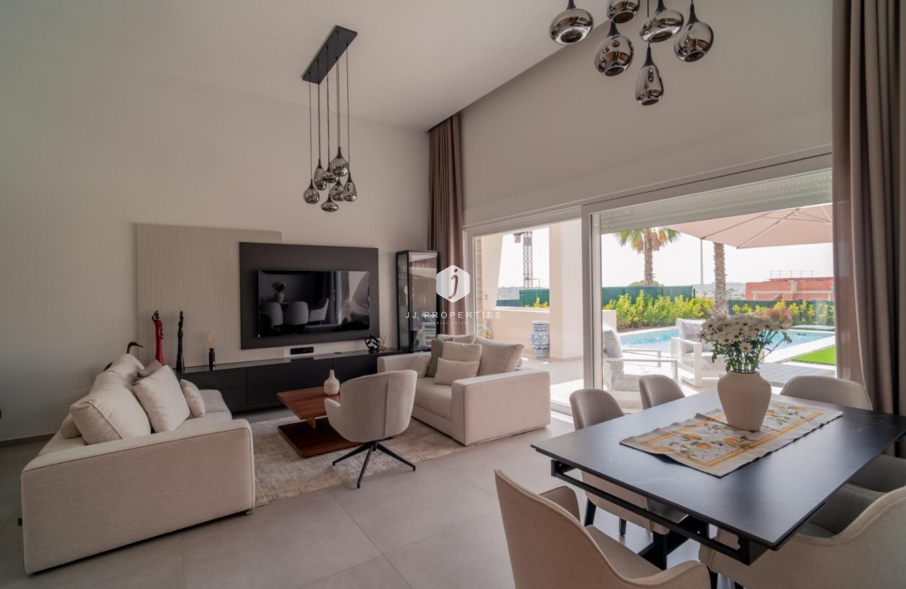 Z drugiej ręki - Villa -
Algorfa - Inland