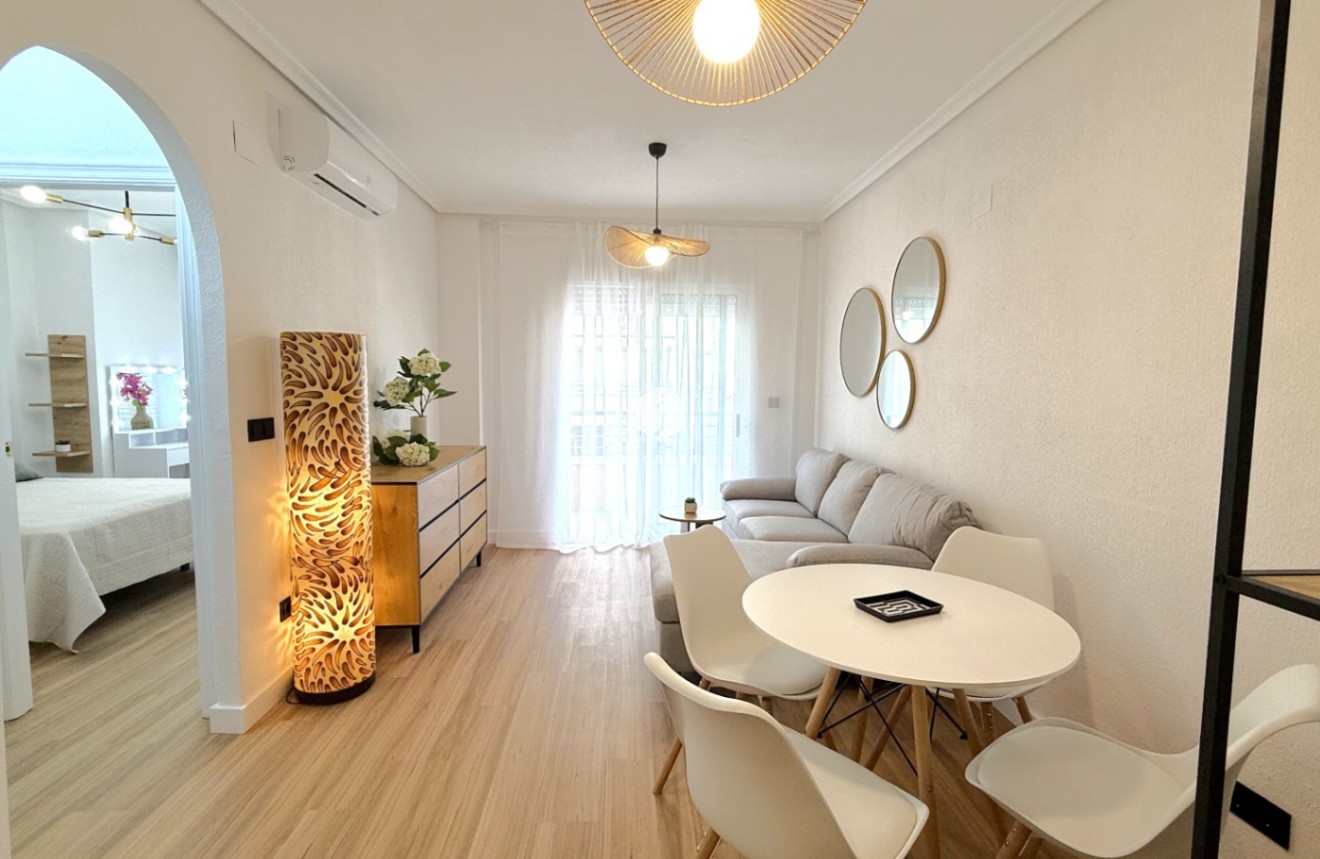 Z drugiej ręki - Mieszkanie w bloku -
Torrevieja - Costa Blanca