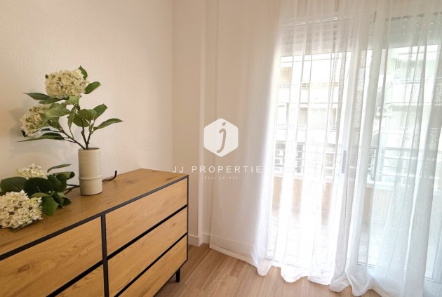 Z drugiej ręki - Mieszkanie w bloku -
Torrevieja - Costa Blanca