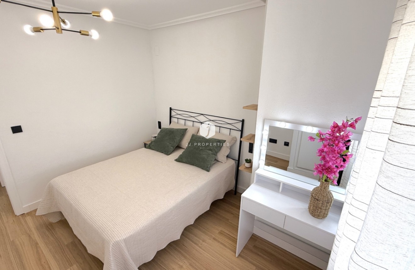 Z drugiej ręki - Mieszkanie w bloku -
Torrevieja - Costa Blanca