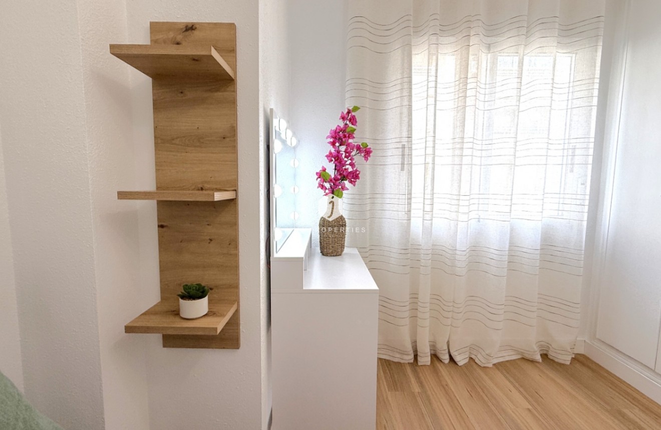 Z drugiej ręki - Mieszkanie w bloku -
Torrevieja - Costa Blanca