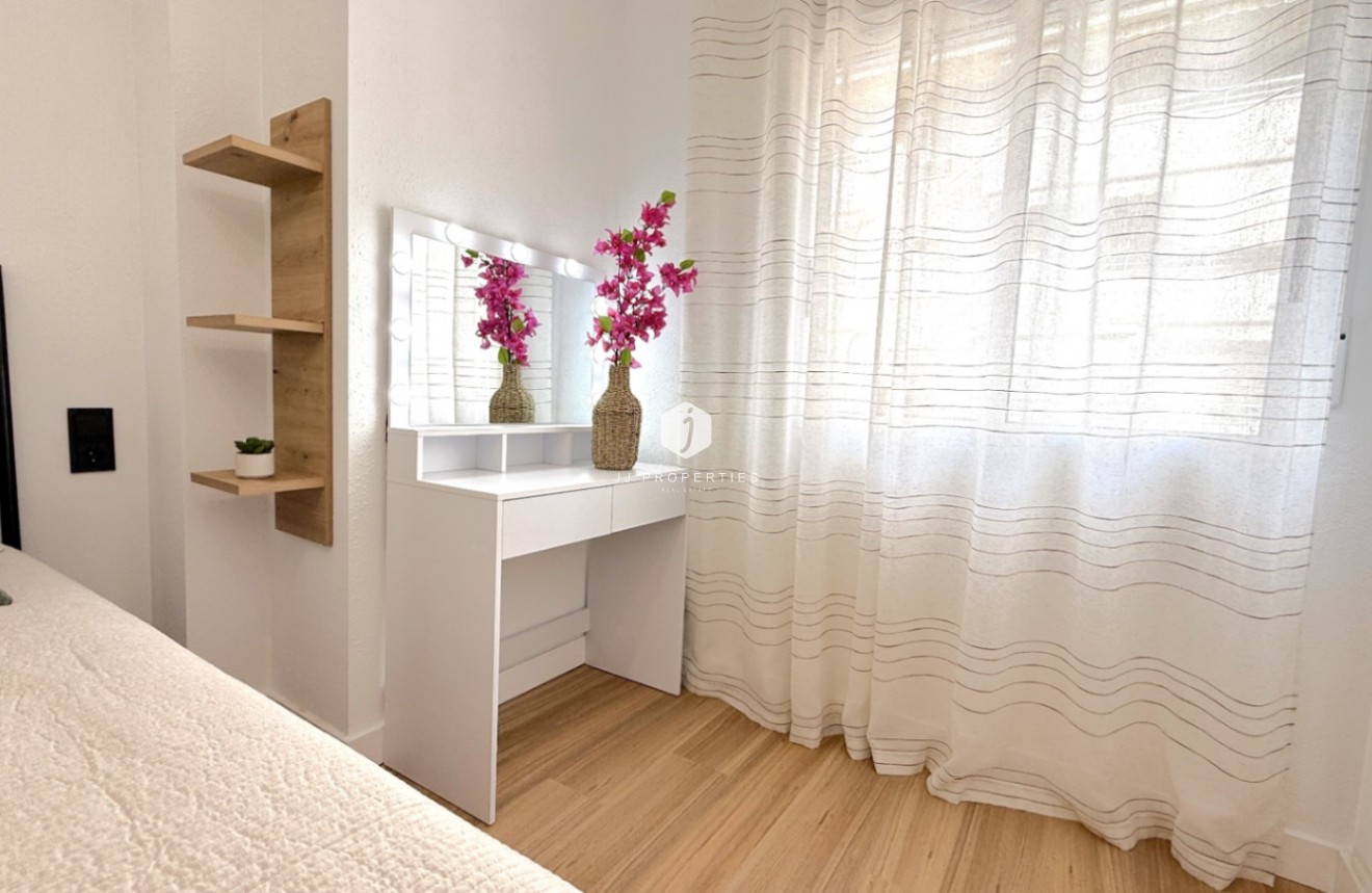 Z drugiej ręki - Mieszkanie w bloku -
Torrevieja - Costa Blanca