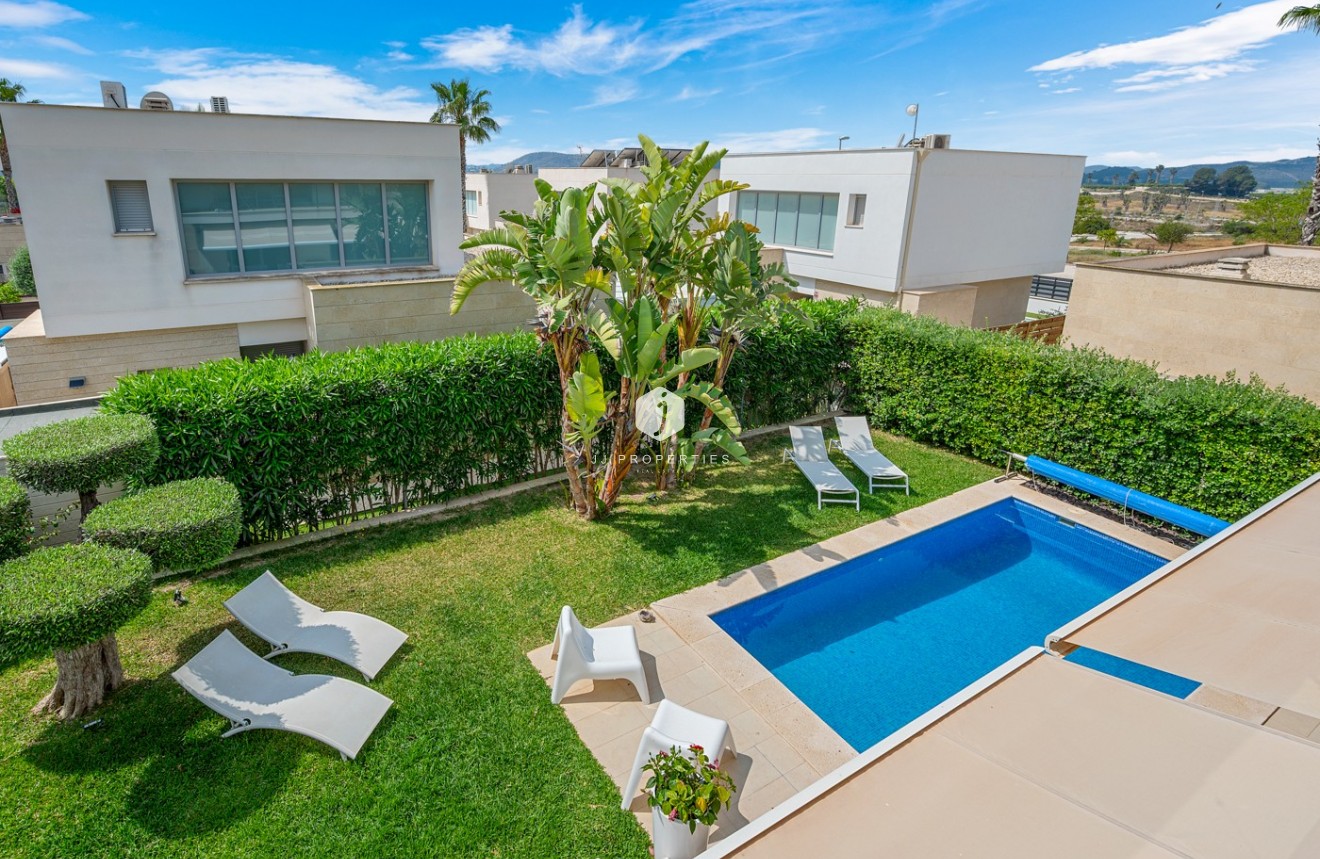 Z drugiej ręki - Villa -
Orihuela Costa - Costa Blanca
