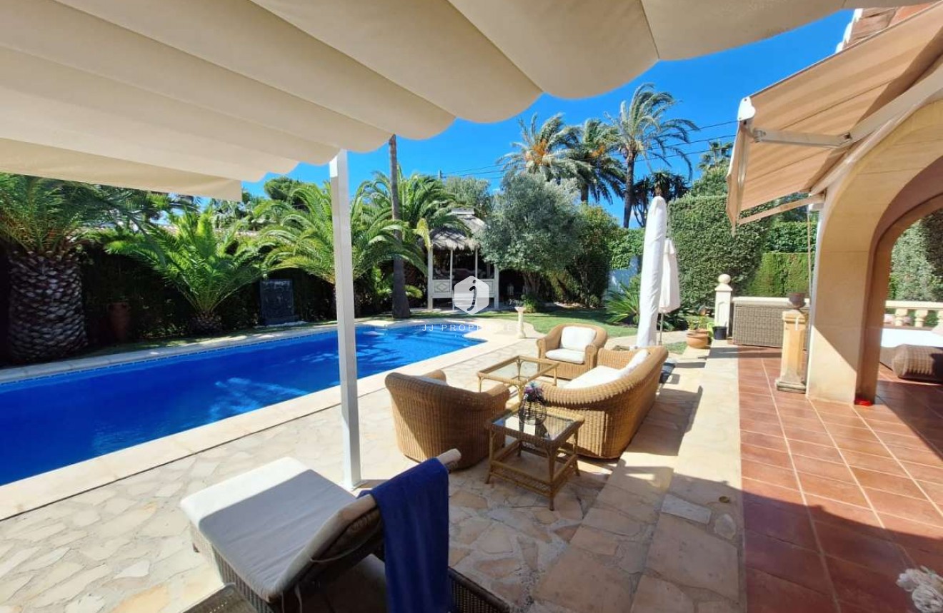 Z drugiej ręki - Villa -
Tosalet