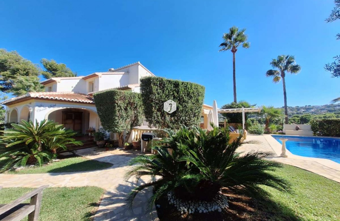 Z drugiej ręki - Villa -
Tosalet