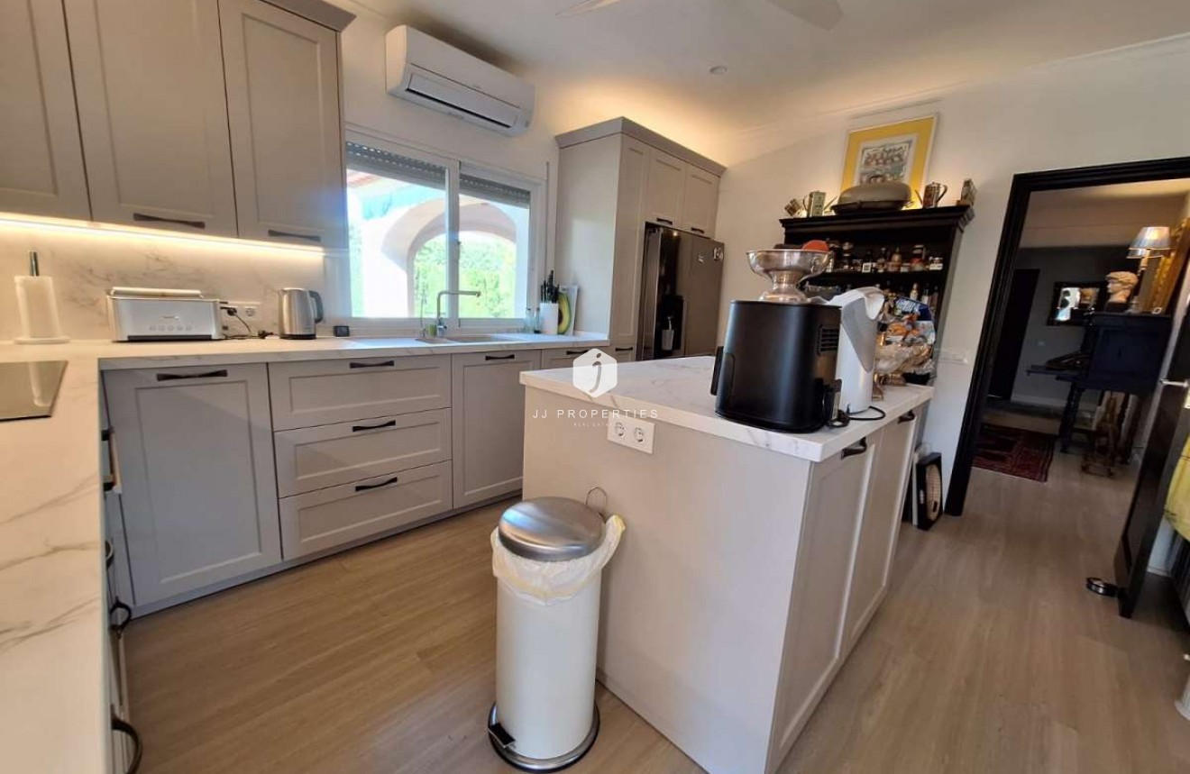 Z drugiej ręki - Villa -
Tosalet