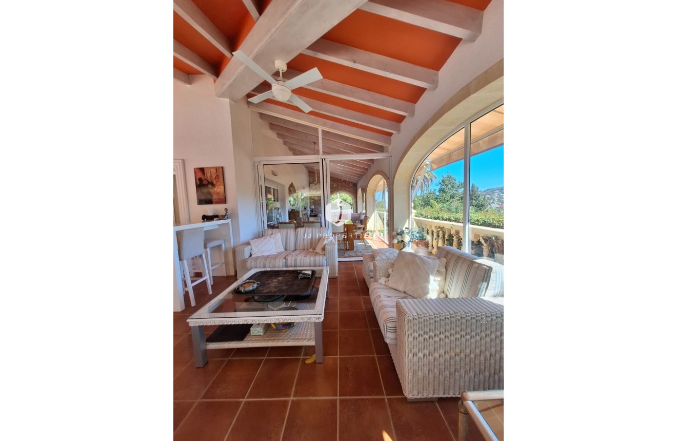 Z drugiej ręki - Villa -
Tosalet