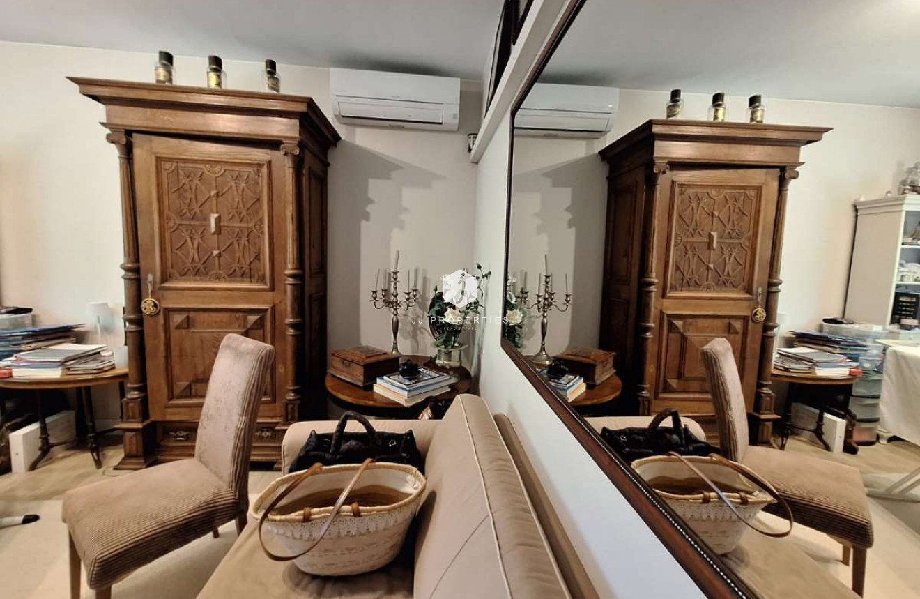 Z drugiej ręki - Villa -
Tosalet