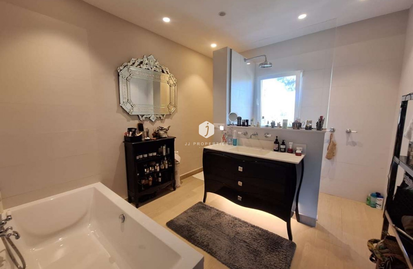 Z drugiej ręki - Villa -
Tosalet