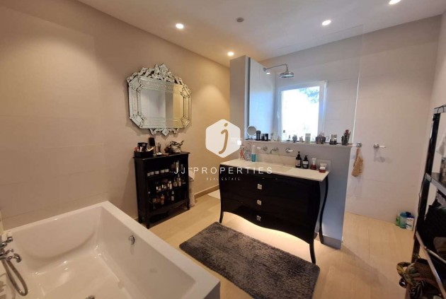 Z drugiej ręki - Villa -
Tosalet