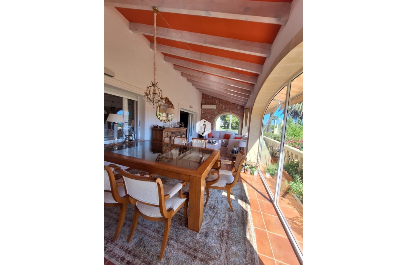 Z drugiej ręki - Villa -
Tosalet