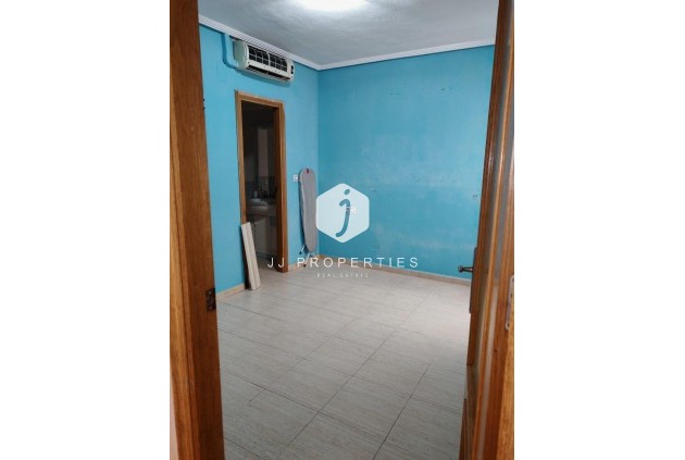 Z drugiej ręki - Mieszkanie w bloku -
Torrevieja - Centro