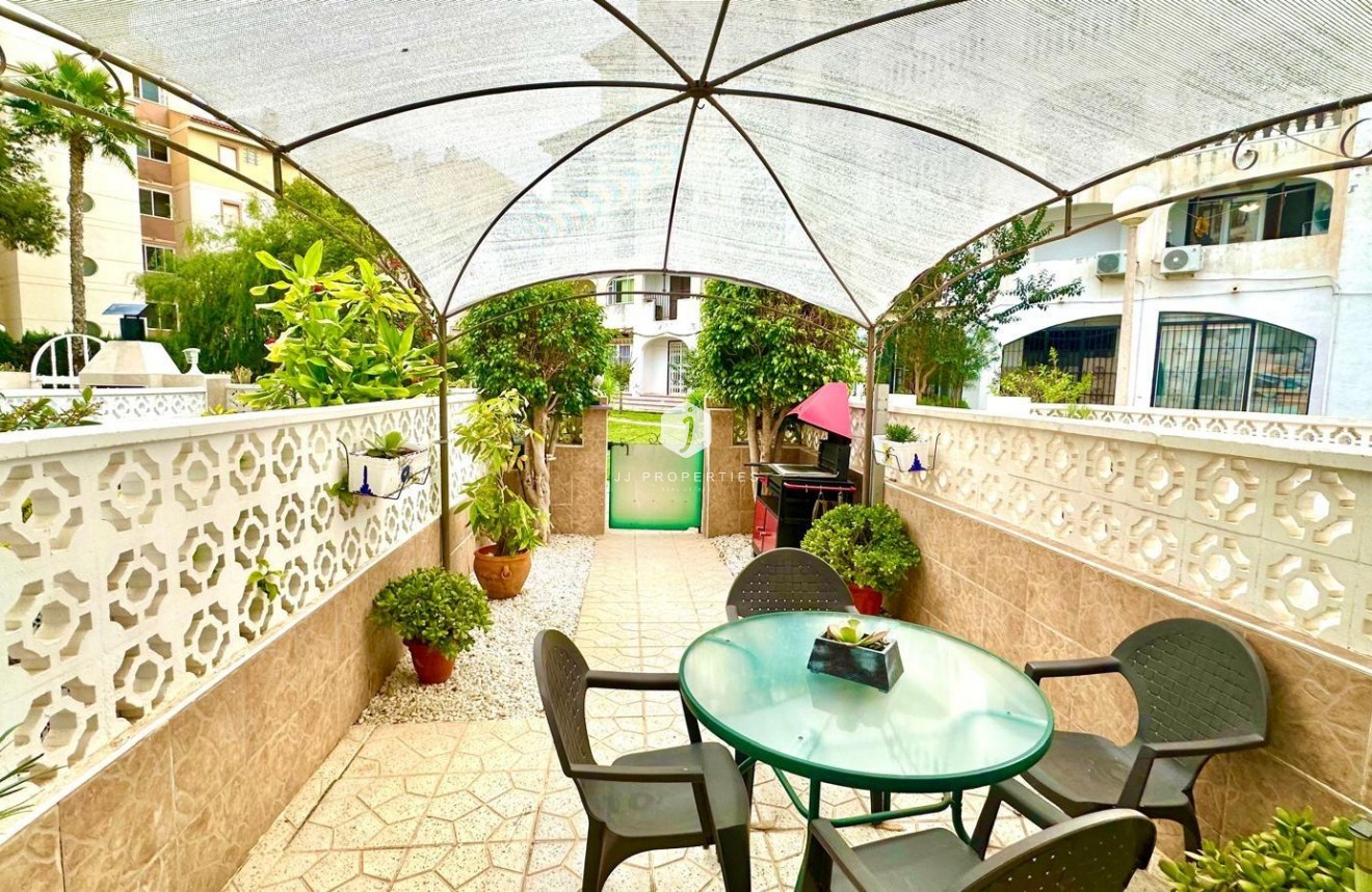 Z drugiej ręki - Mieszkanie w bloku -
Torrevieja - Estacion de autobuses