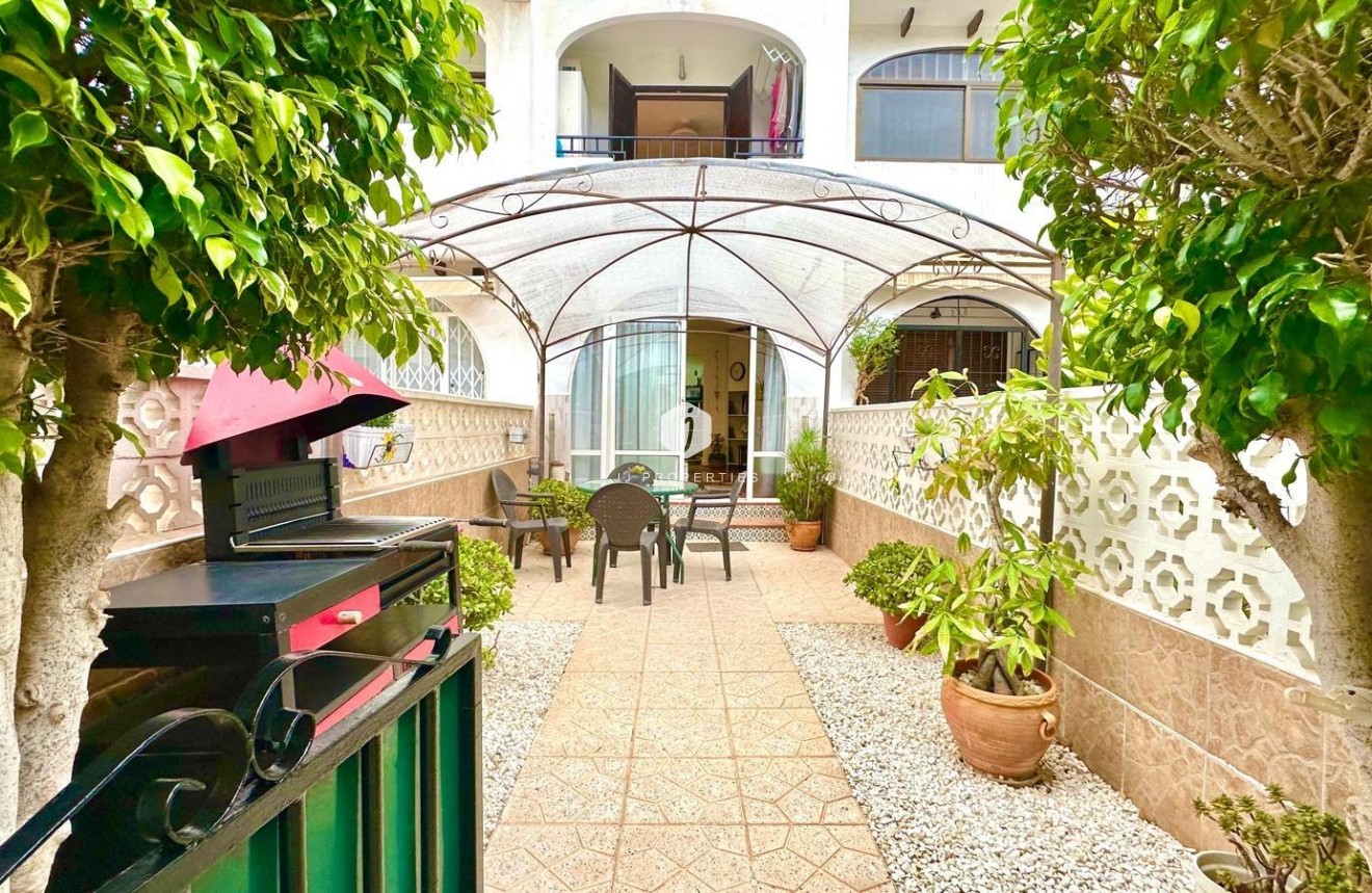 Z drugiej ręki - Mieszkanie w bloku -
Torrevieja - Estacion de autobuses