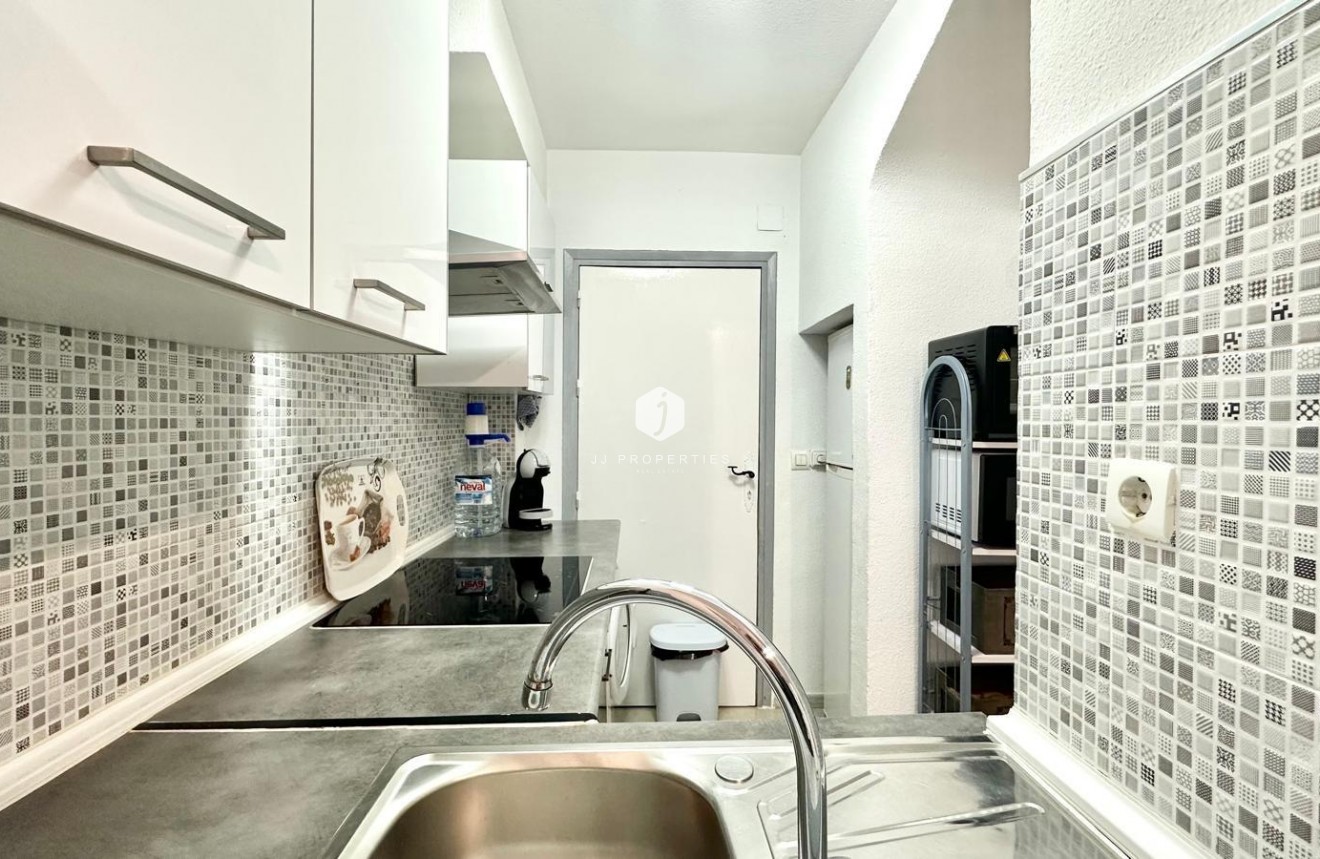 Z drugiej ręki - Mieszkanie w bloku -
Torrevieja - Estacion de autobuses