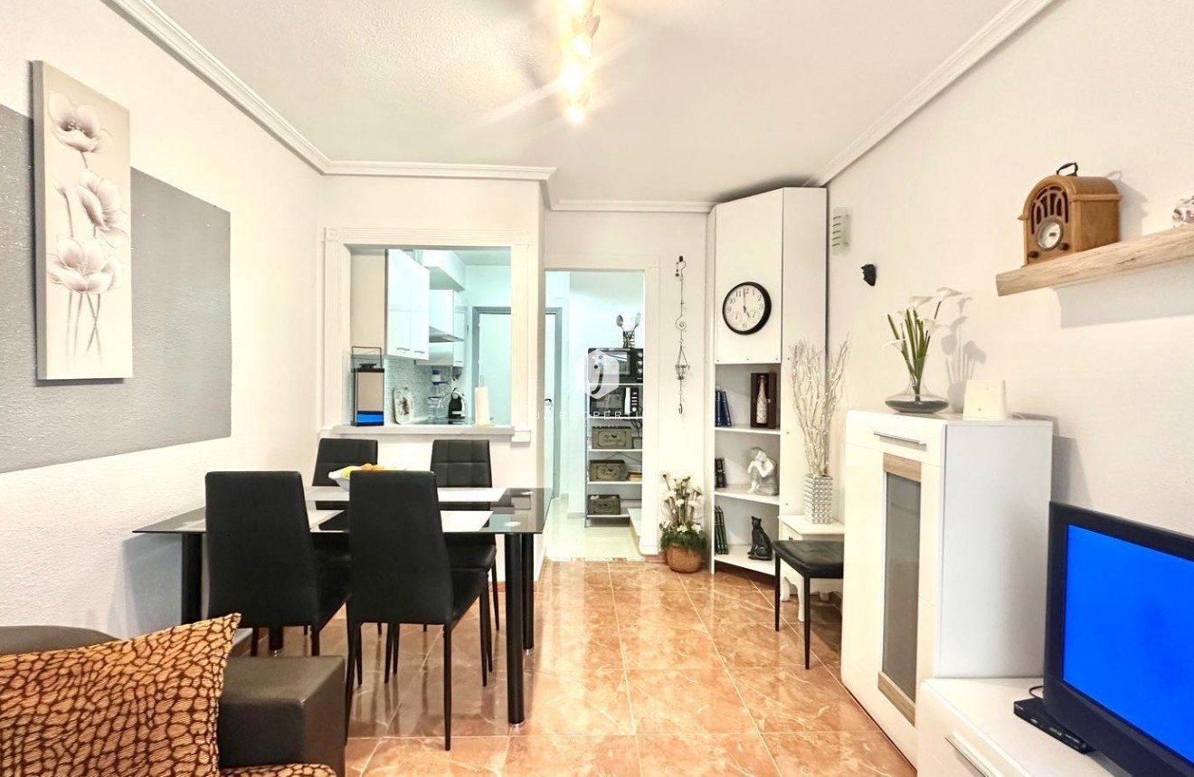 Z drugiej ręki - Mieszkanie w bloku -
Torrevieja - Estacion de autobuses