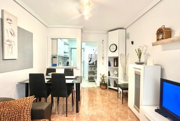 Z drugiej ręki - Mieszkanie w bloku -
Torrevieja - Estacion de autobuses