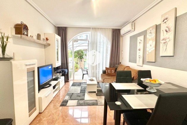 Z drugiej ręki - Mieszkanie w bloku -
Torrevieja - Estacion de autobuses