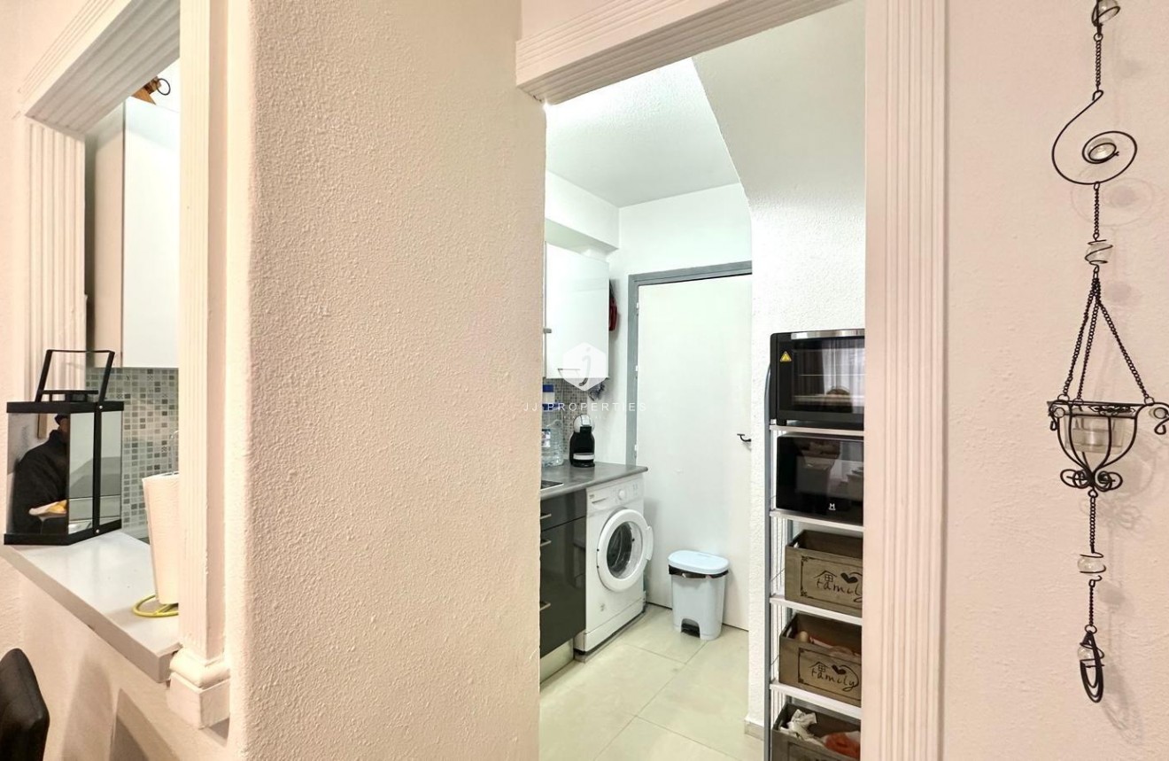 Z drugiej ręki - Mieszkanie w bloku -
Torrevieja - Estacion de autobuses