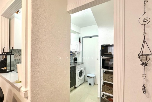 Z drugiej ręki - Mieszkanie w bloku -
Torrevieja - Estacion de autobuses