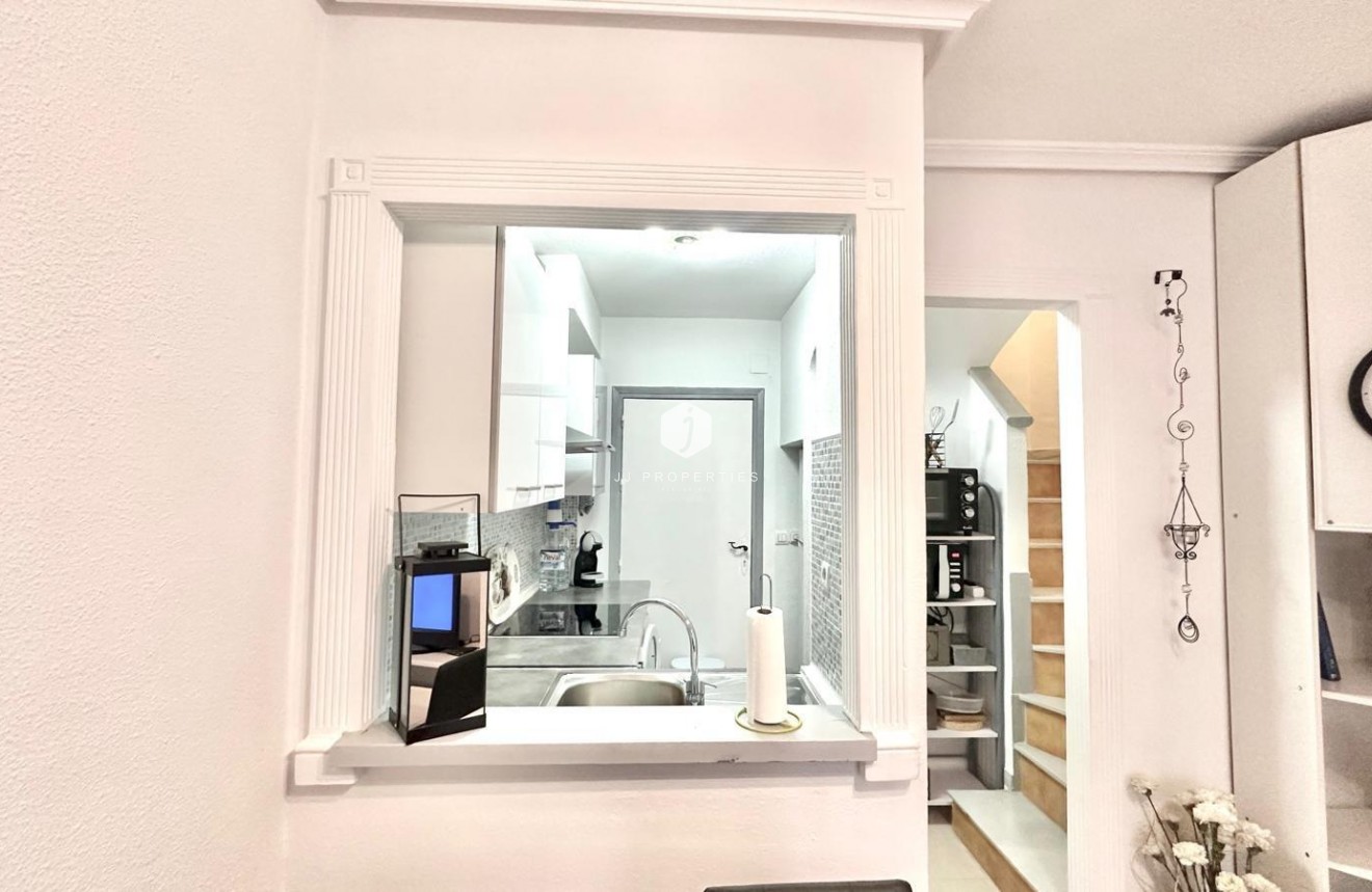 Z drugiej ręki - Mieszkanie w bloku -
Torrevieja - Estacion de autobuses