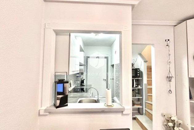 Z drugiej ręki - Mieszkanie w bloku -
Torrevieja - Estacion de autobuses