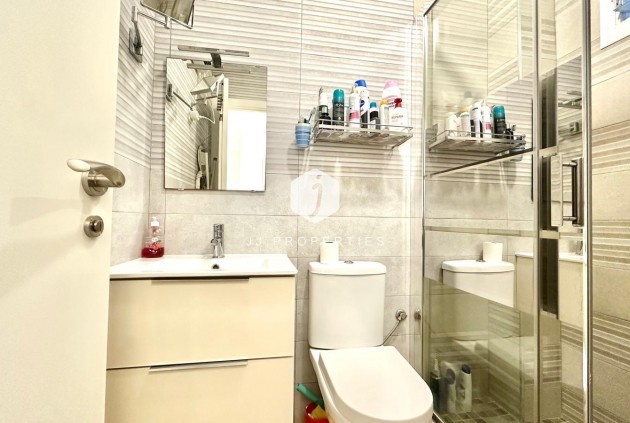 Z drugiej ręki - Mieszkanie w bloku -
Torrevieja - Estacion de autobuses