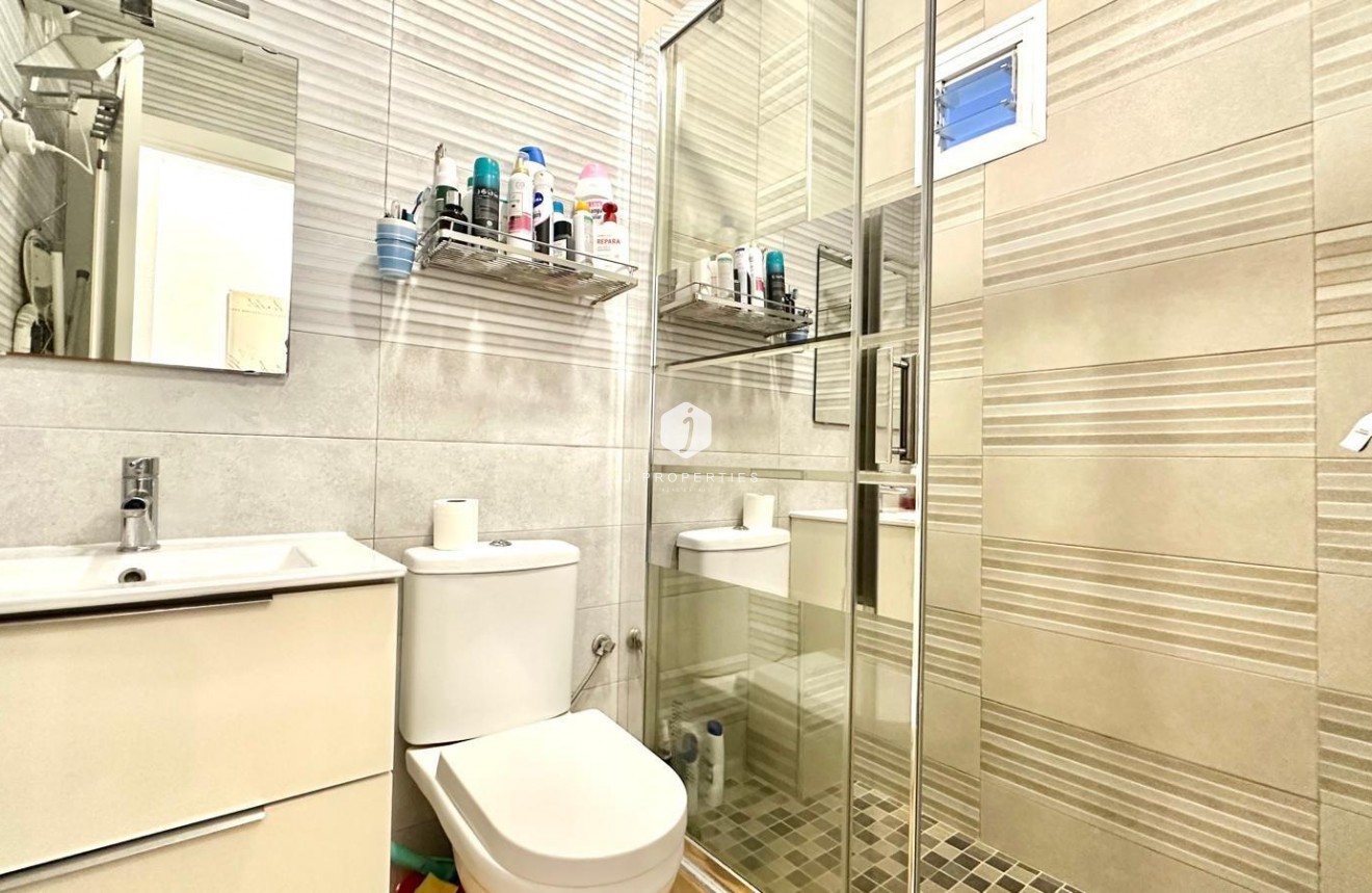 Z drugiej ręki - Mieszkanie w bloku -
Torrevieja - Estacion de autobuses