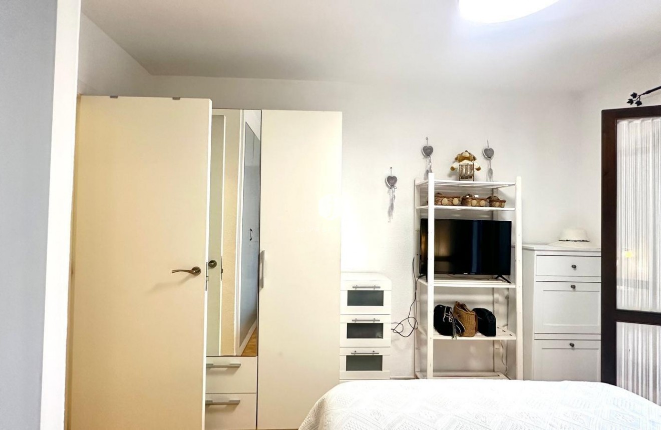 Z drugiej ręki - Mieszkanie w bloku -
Torrevieja - Estacion de autobuses