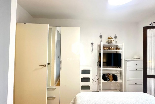 Z drugiej ręki - Mieszkanie w bloku -
Torrevieja - Estacion de autobuses