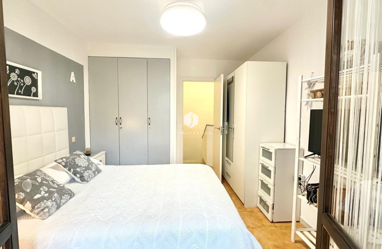 Z drugiej ręki - Mieszkanie w bloku -
Torrevieja - Estacion de autobuses