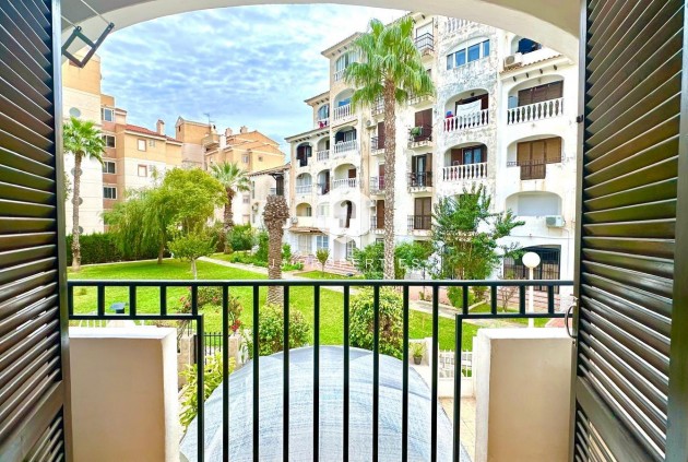 Z drugiej ręki - Mieszkanie w bloku -
Torrevieja - Estacion de autobuses