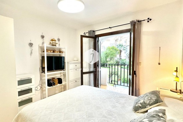 Z drugiej ręki - Mieszkanie w bloku -
Torrevieja - Estacion de autobuses