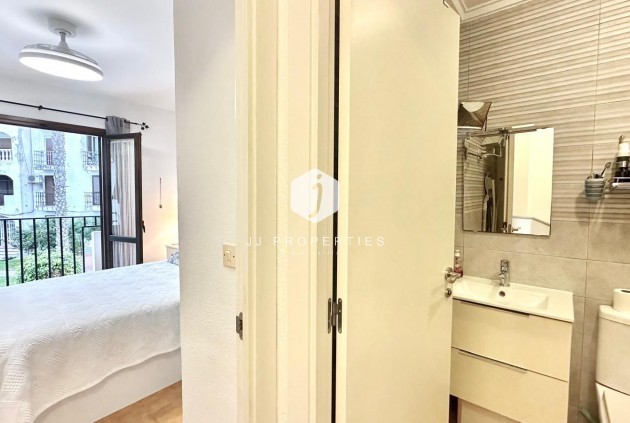 Z drugiej ręki - Mieszkanie w bloku -
Torrevieja - Estacion de autobuses