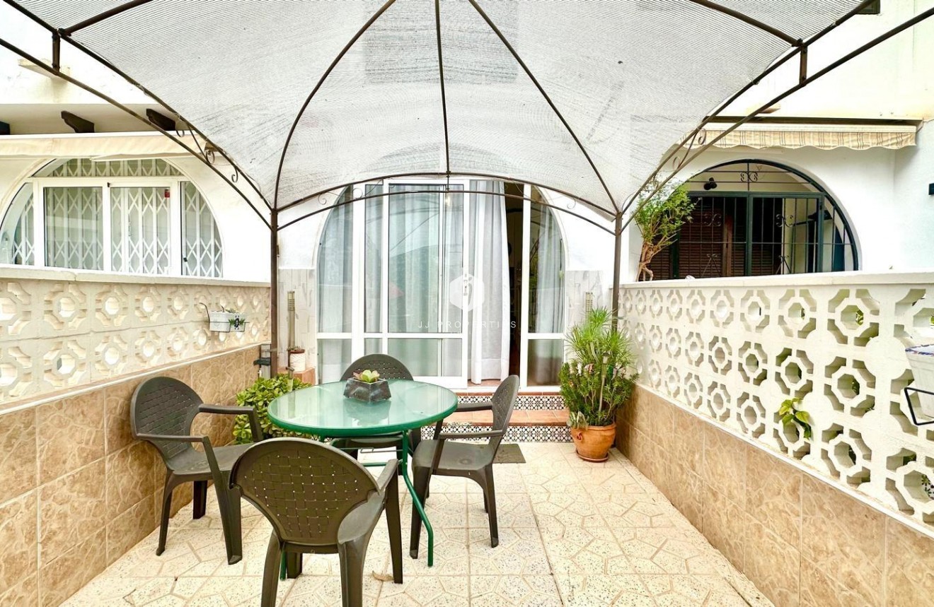 Z drugiej ręki - Mieszkanie w bloku -
Torrevieja - Estacion de autobuses