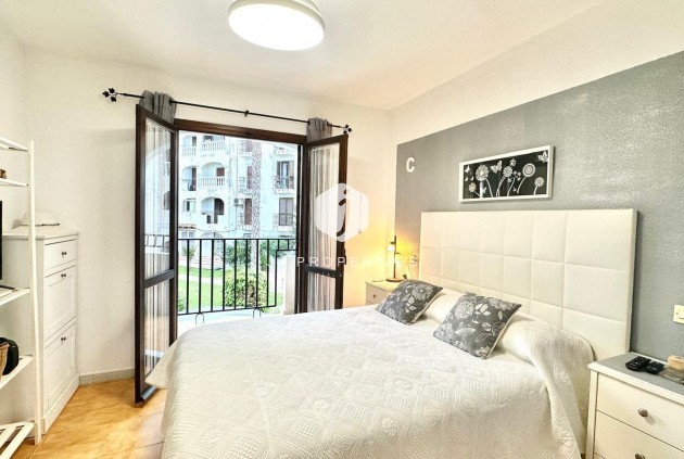 Z drugiej ręki - Mieszkanie w bloku -
Torrevieja - Estacion de autobuses