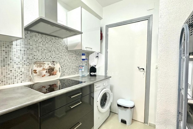 Z drugiej ręki - Mieszkanie w bloku -
Torrevieja - Estacion de autobuses