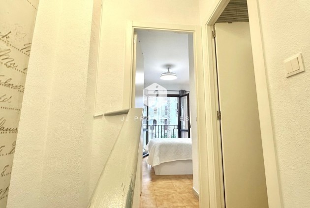 Z drugiej ręki - Mieszkanie w bloku -
Torrevieja - Estacion de autobuses