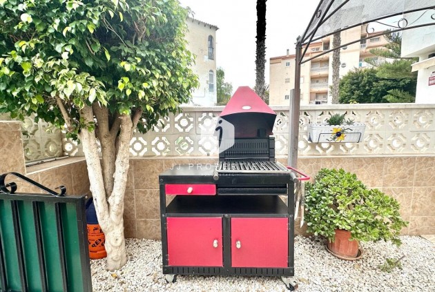 Z drugiej ręki - Mieszkanie w bloku -
Torrevieja - Estacion de autobuses