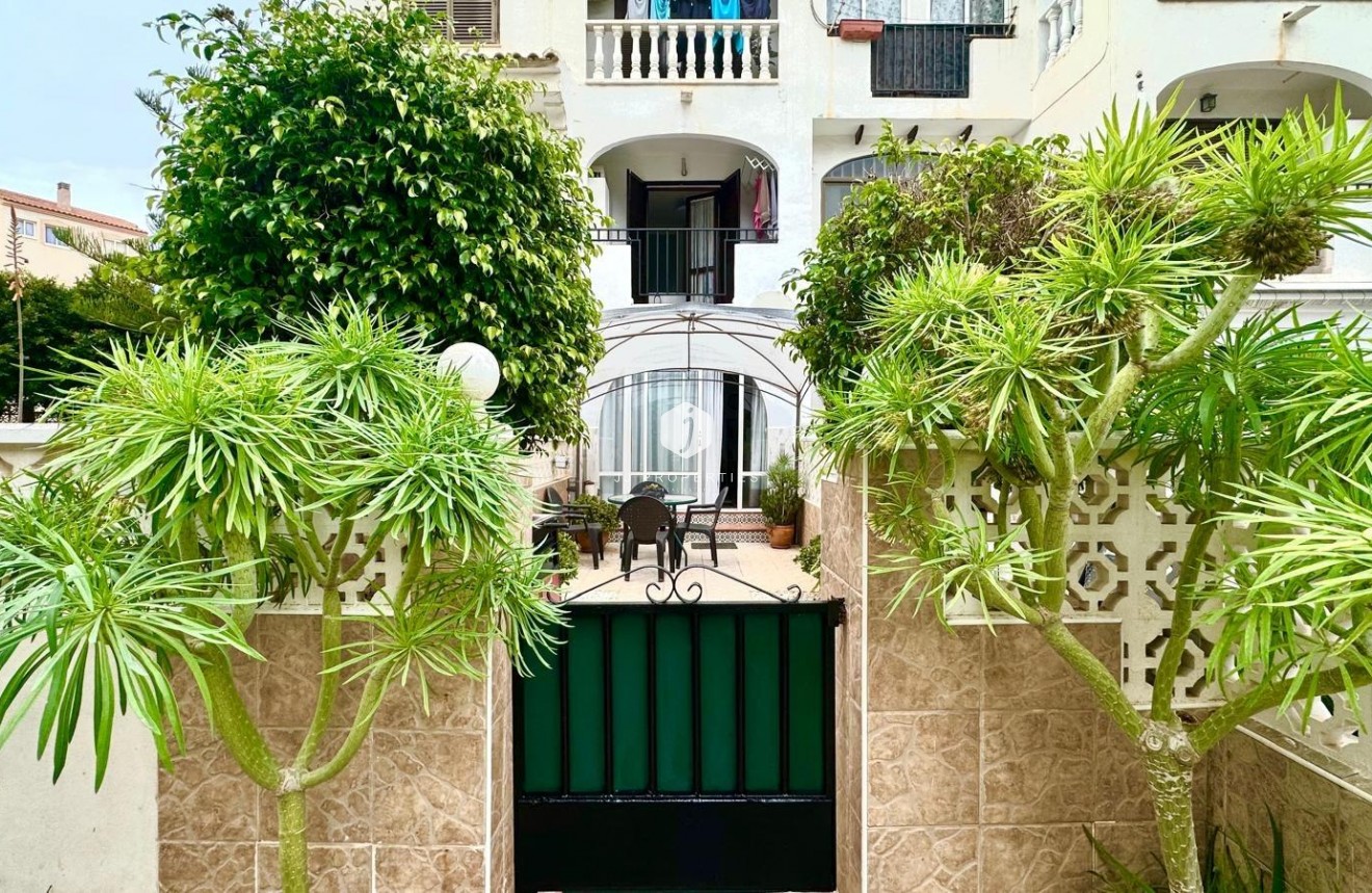 Z drugiej ręki - Mieszkanie w bloku -
Torrevieja - Estacion de autobuses