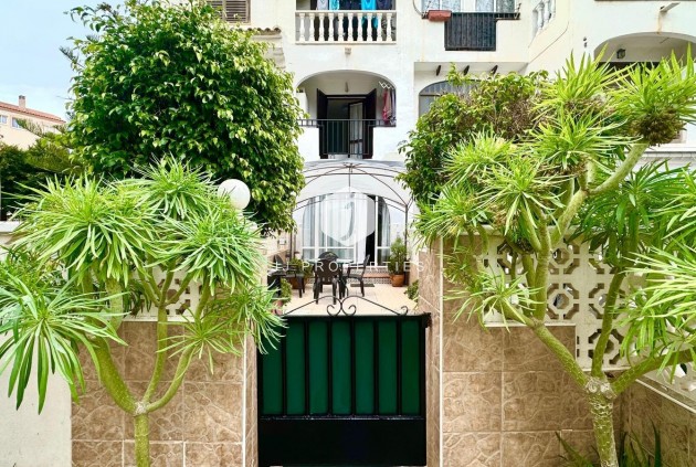 Z drugiej ręki - Mieszkanie w bloku -
Torrevieja - Estacion de autobuses