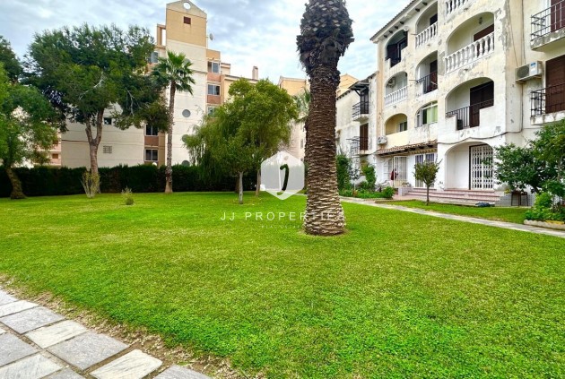 Z drugiej ręki - Mieszkanie w bloku -
Torrevieja - Estacion de autobuses