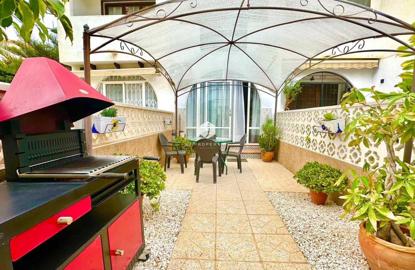 Z drugiej ręki - Mieszkanie w bloku -
Torrevieja - Estacion de autobuses